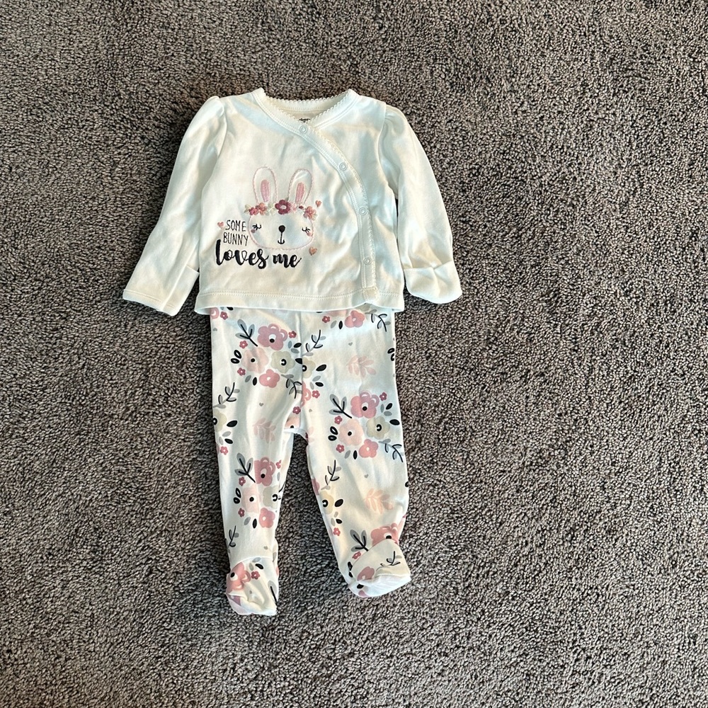 Gerber Organic 0-3 months “some bunny loves me” two piece outfit